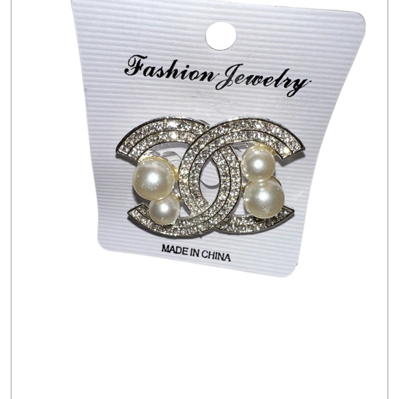 NWT!Elegant Silver and Pearl Fashion Brooch - Picture 2 of 4